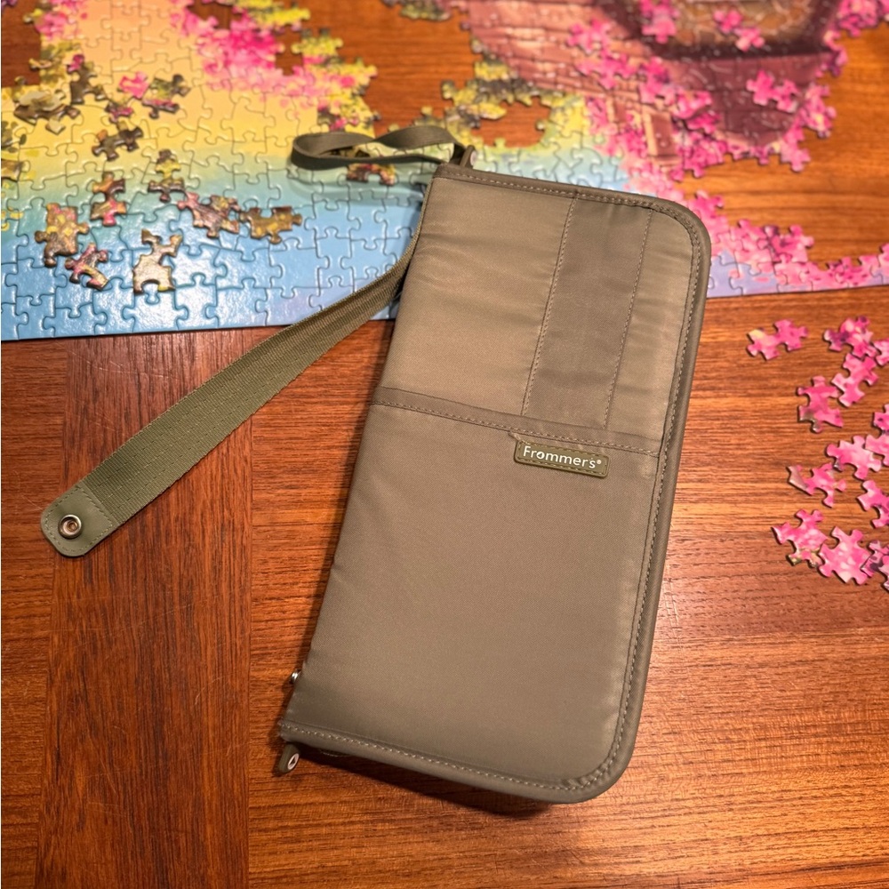 LUG - Passport Travel Wallet/Organizer Sage Green NWOT - Picture 5 of 5